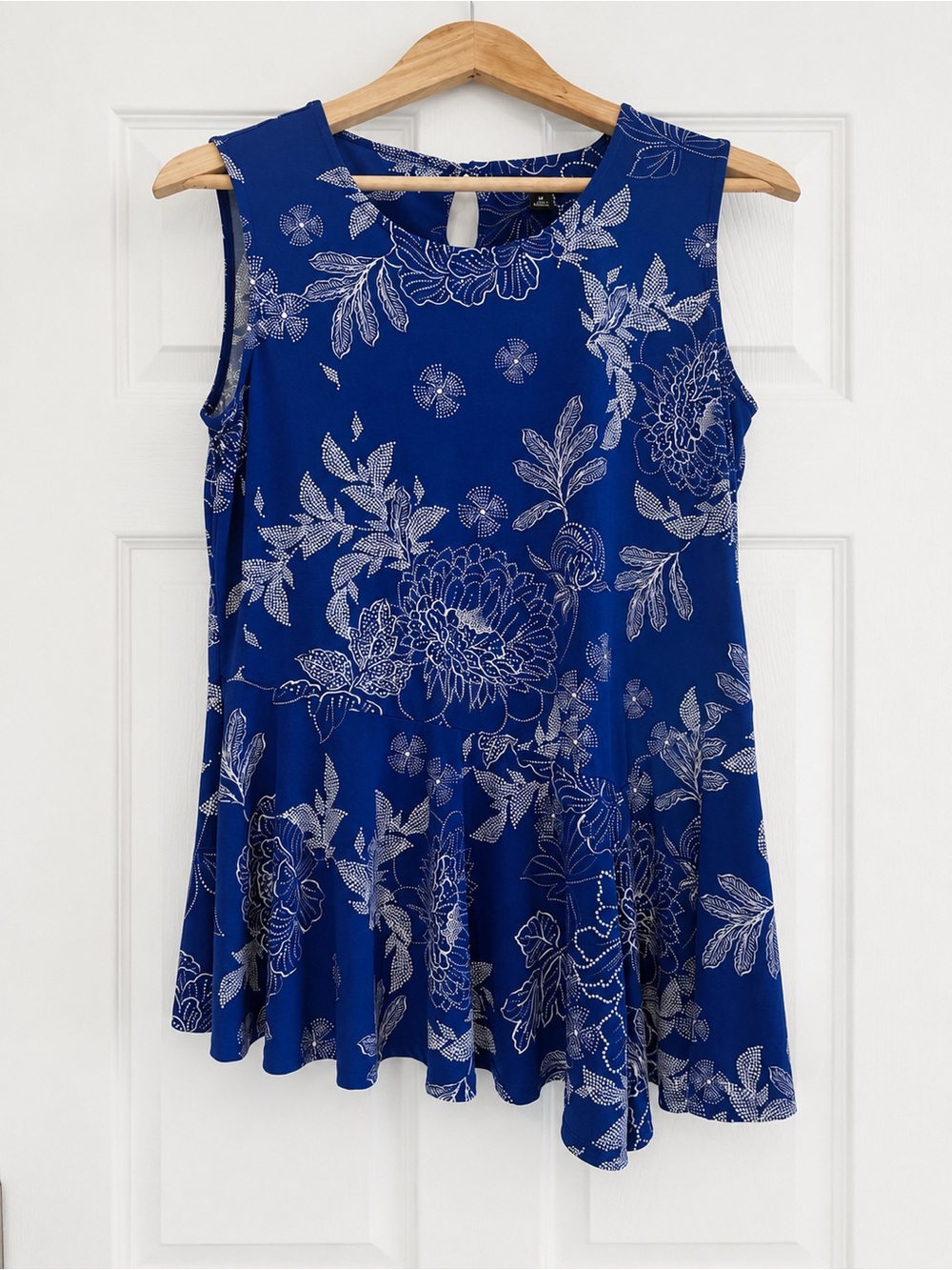 Roz & Ali Womens Medium Blue Floral Sleeveless Peplum Stretch Top Keyhole Back